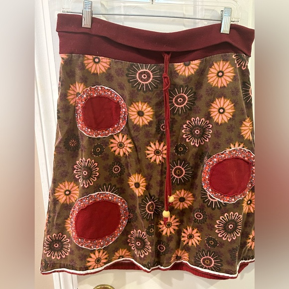 Luna Claire boho style skirt w adorable sew in patches.  Tie waist.  Medium - Picture 1 of 7